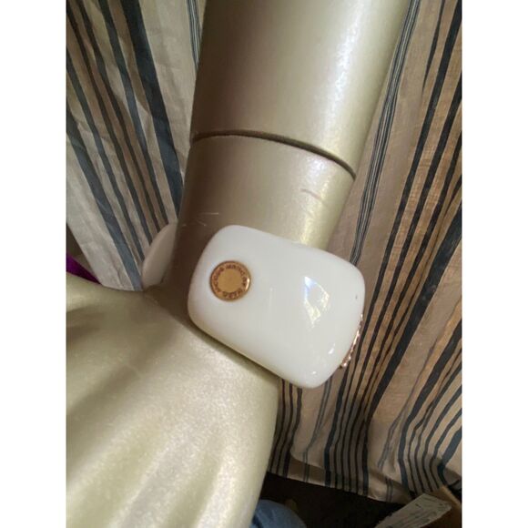 NWT Marc by Marc Jacobs Cream Pearl Logo Resin Cuff Bracelet - Picture 3 of 6